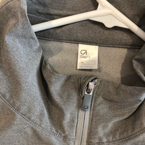 GapFit Jacket - Picture 2 of 3